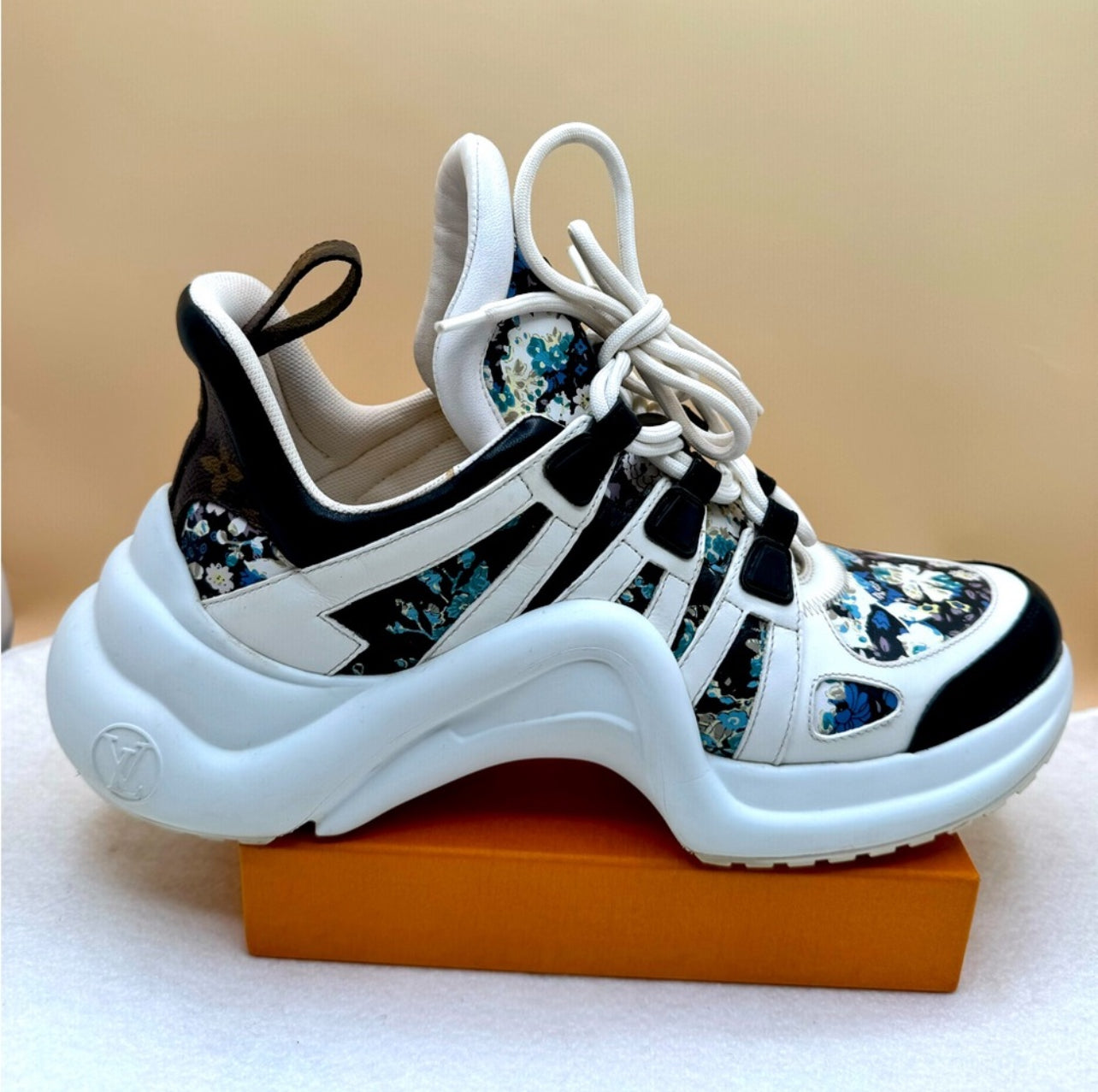 LV Archlight Sneakers Size 41 image 0