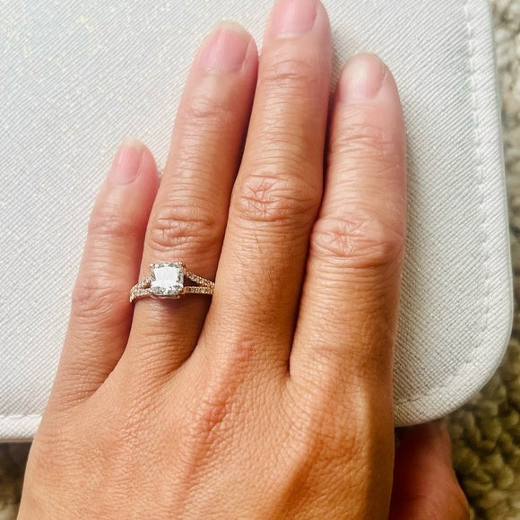 C.G.L certified 1.5 CTTW Natural Diamond Ring image 11
