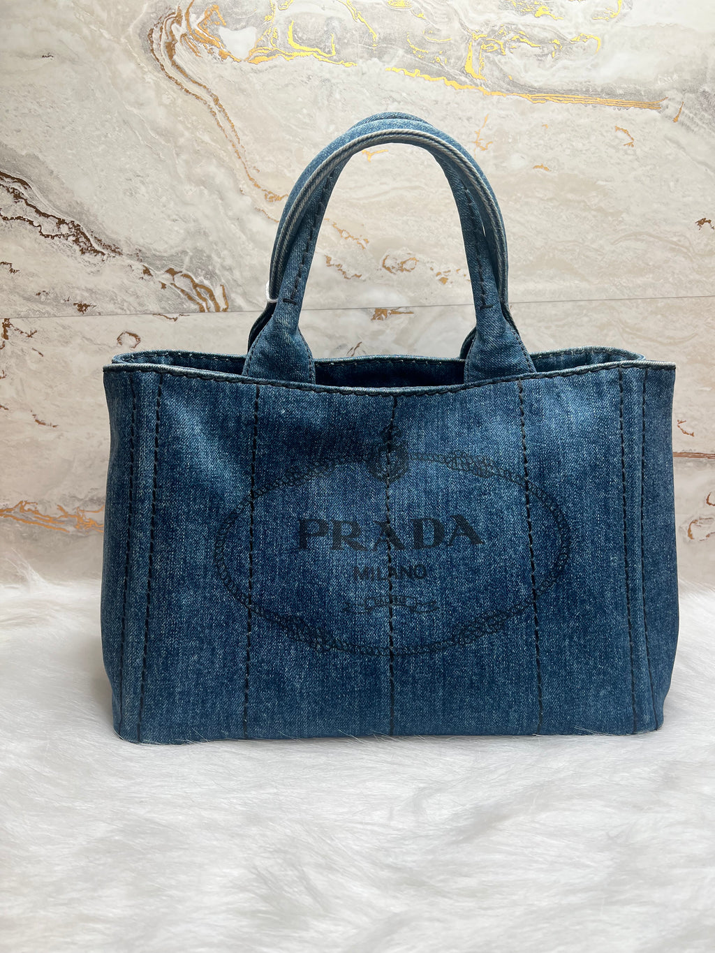 Prada canapa