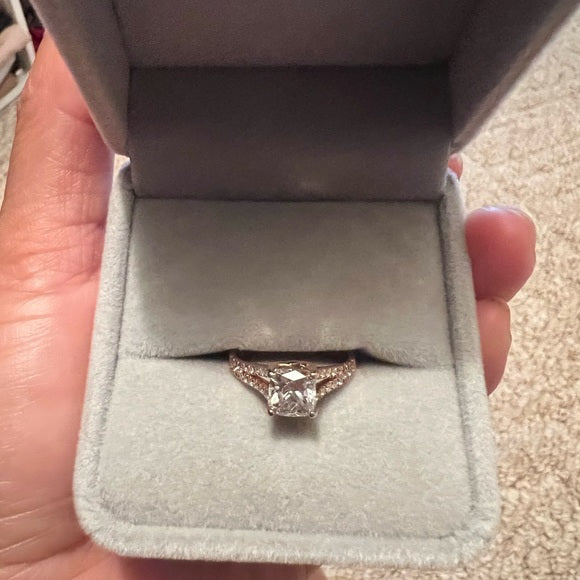 C.G.L certified 1.5 CTTW Natural Diamond Ring image 13