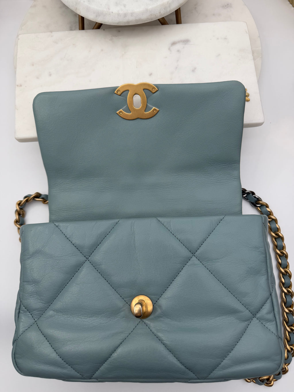 Small Chanel 19