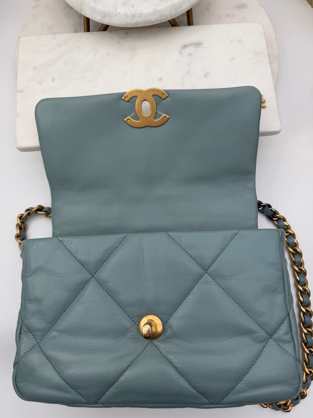 Small Chanel 19