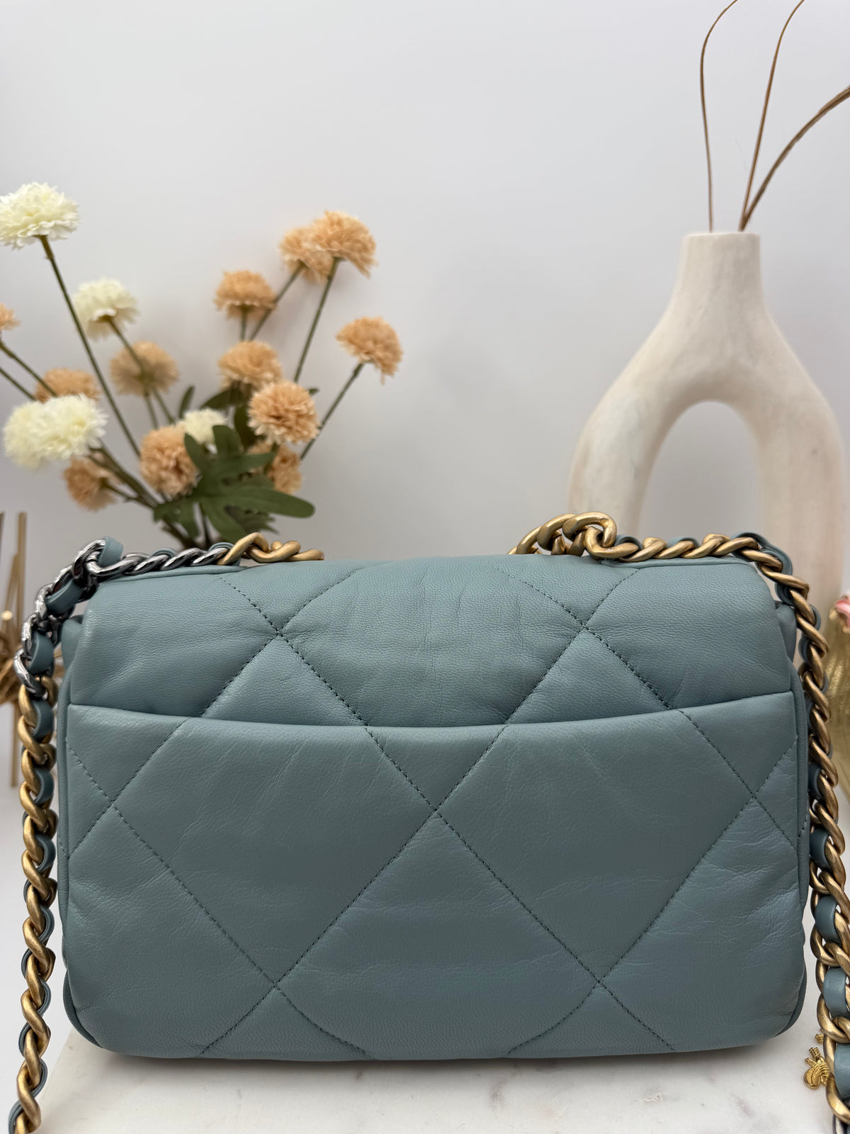 Small Chanel 19