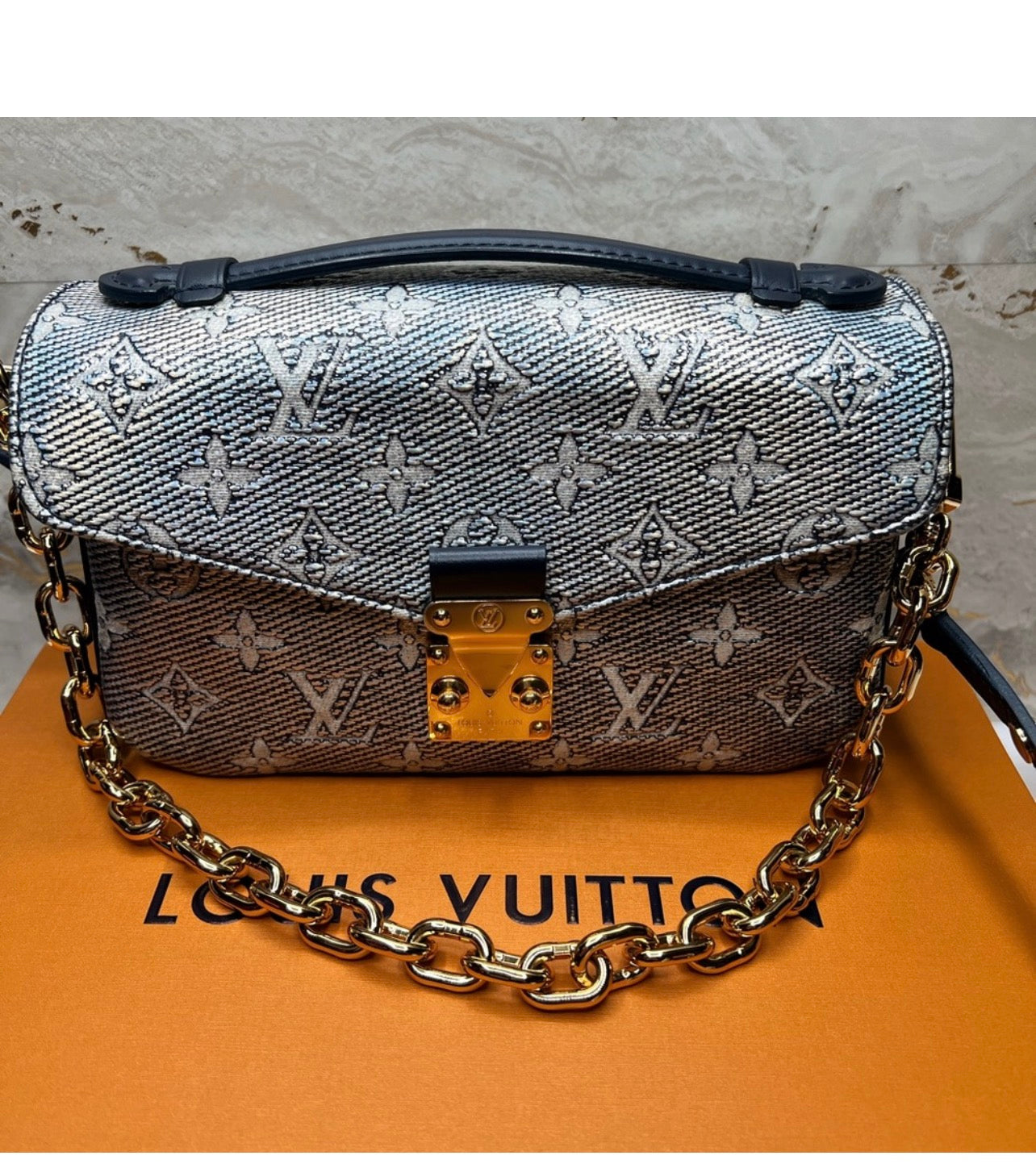 LV Metis East West