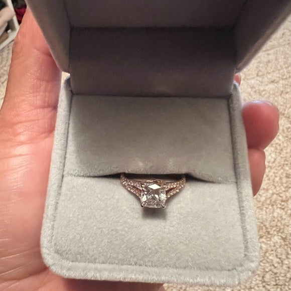 C.G.L certified 1.5 CTTW Natural Diamond Ring image 12