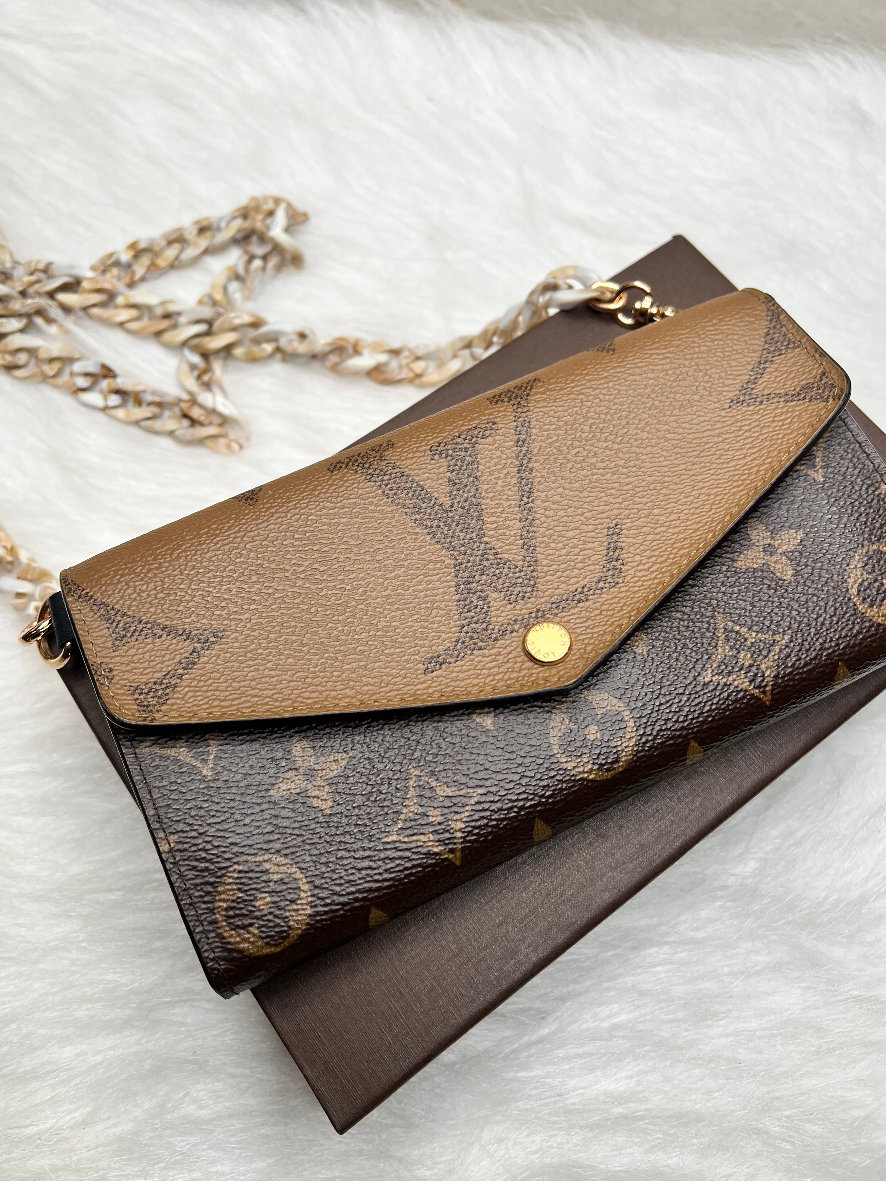 LV reverse mono wallet image 1