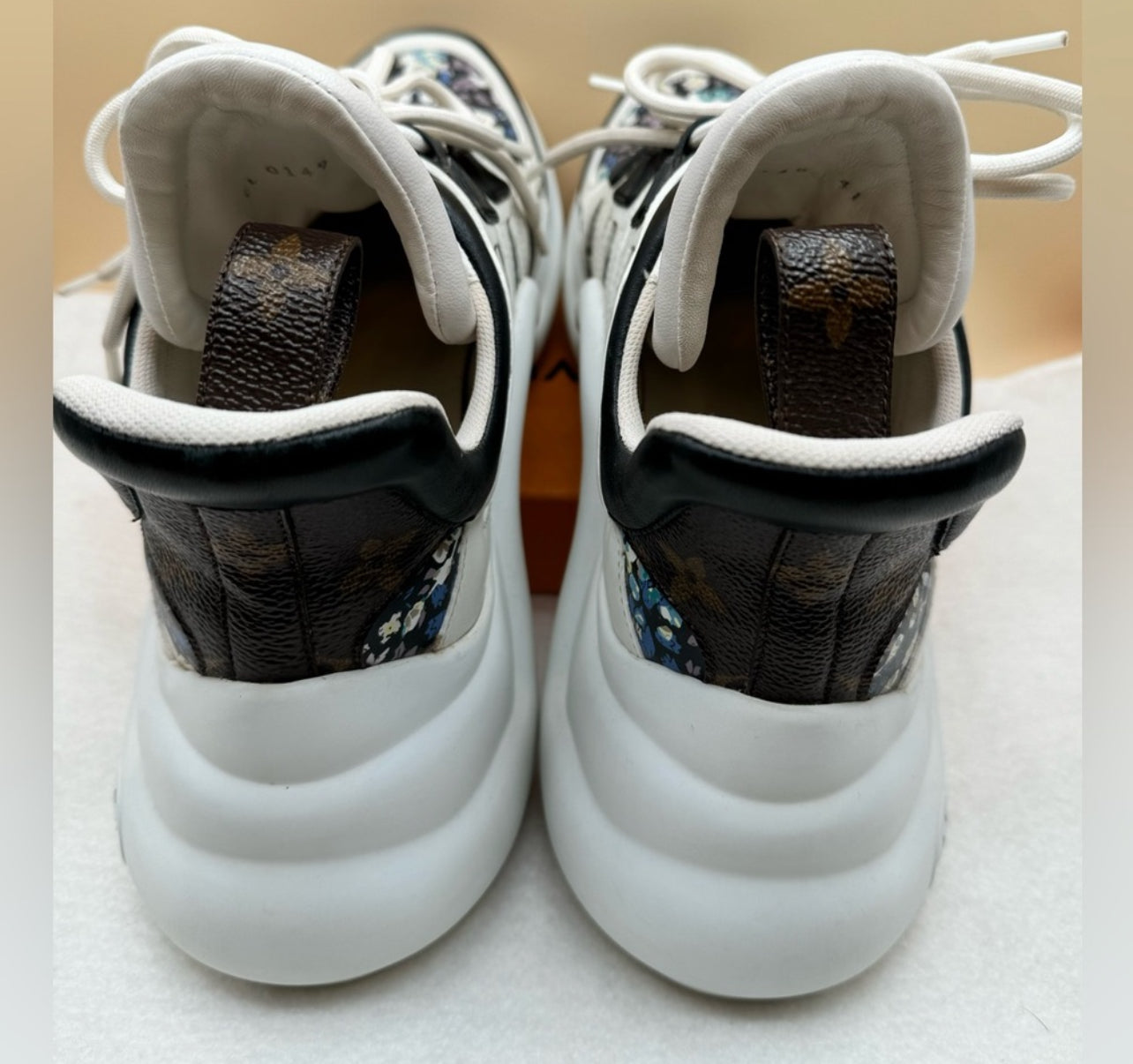 LV Archlight Sneakers Size 41 image 4