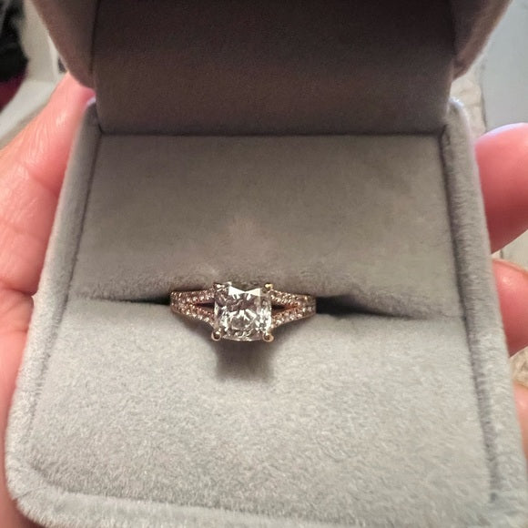 C.G.L certified 1.5 CTTW Natural Diamond Ring image 14